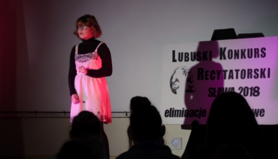  recytująca Wiktoria Pietraszko