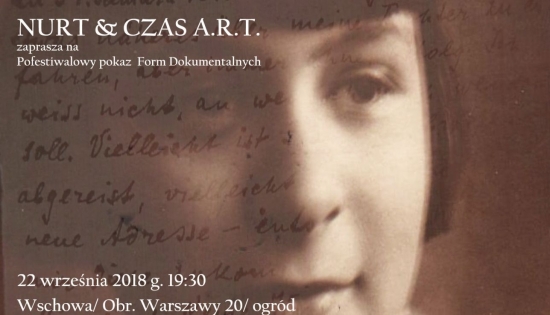 plakat do filmu z dziewczyną w tle