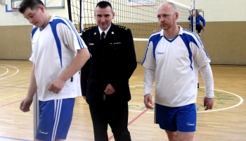 dwóch zawodników i komendant straży pożarnej