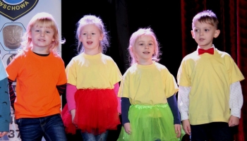 przedszkolaki na scenie