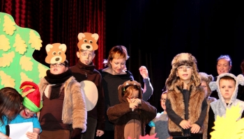 dzieci występujące w przedstawieniu