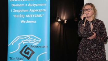 wokalistka z klubu piosenki solo