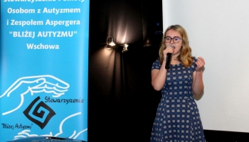 wokalistka z klubu piosenki solo