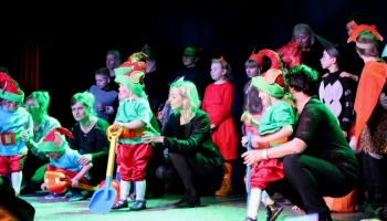 dzieci występujące w przedstawieniu