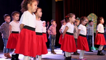 dzieci występujące w przedstawieniu