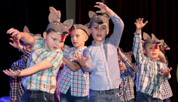 dzieci występujące w przedstawieniu