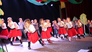 dzieci występujące w przedstawieniu