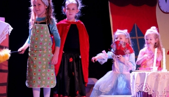 dzieci występujące w przedstawieniu