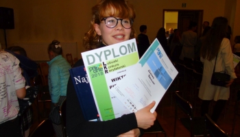 Wiktoria z dyplomami