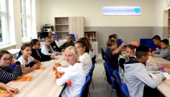 uczniowie w bibliotece spełnionych marzeń