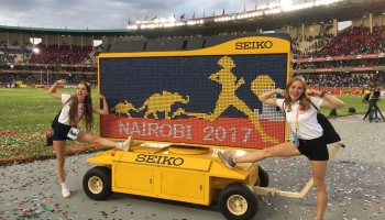 Klaudia Pawlus na stadionie z koleżanką