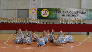 dziewczynki tańczące