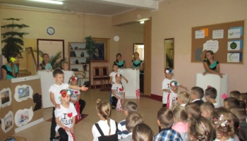 przedstawienie teatralne wykonane przez uczniów