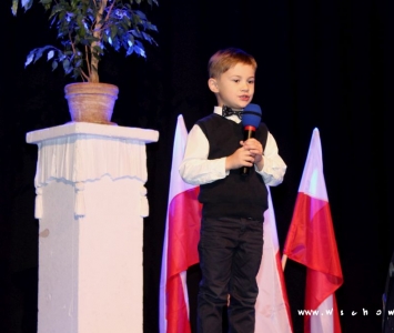 śpiewający chłopiec