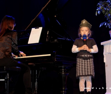 śpiewająca dziewczynka