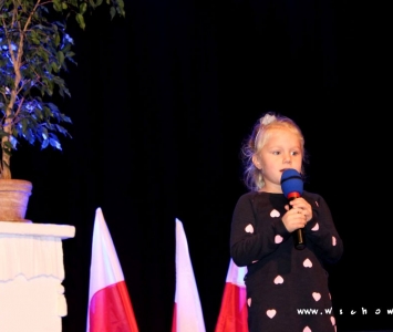 śpiewająca dziewczynka