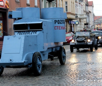 pojazdy historyczne początkują przemarsz niepodległościowy