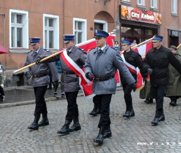 mundurowi w przemarszu niepodległościowym