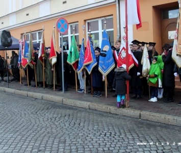 poczty sztandarowe podczas uroczystości