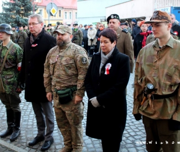 złożenie kwiatów przez włodarzy