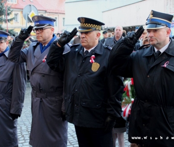 złożenie kwiatów przez służby mundurowe